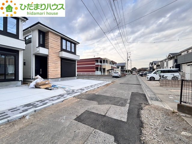 上尾市西宮下　6期　新築一戸建て　ケイアイグレース　02の前面道路含む現地写真