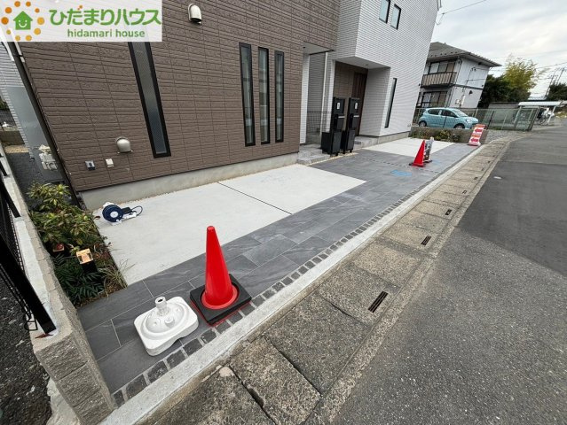 西区佐知川　新築戸建　＆RESORTHOUSE　07の駐車場