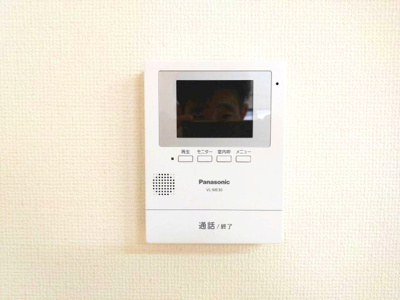 【セキュリティ】 | ファミール八事 | 防犯性の高いTVモニター付きインターホン！
急な来客やお子様一人でのお留守番にも安心していただけます！
