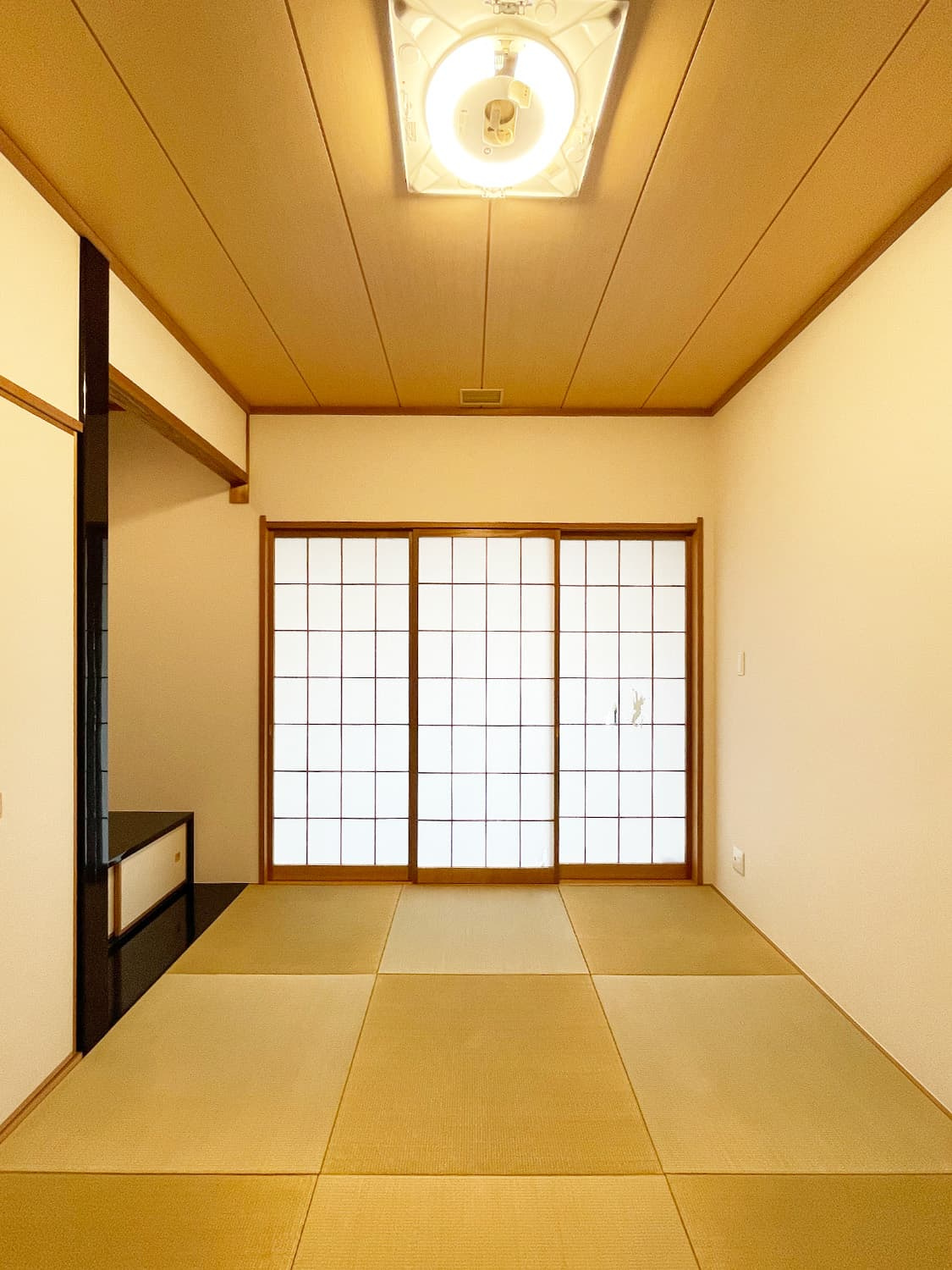 西宮市上甲子園二丁目戸建ての和室|和室ならではの温かな和の空間で寛ぎの時間を過ごせます