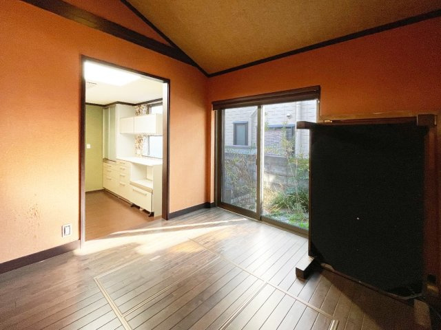 西宮市上甲子園二丁目戸建ての洋室|1階洋室