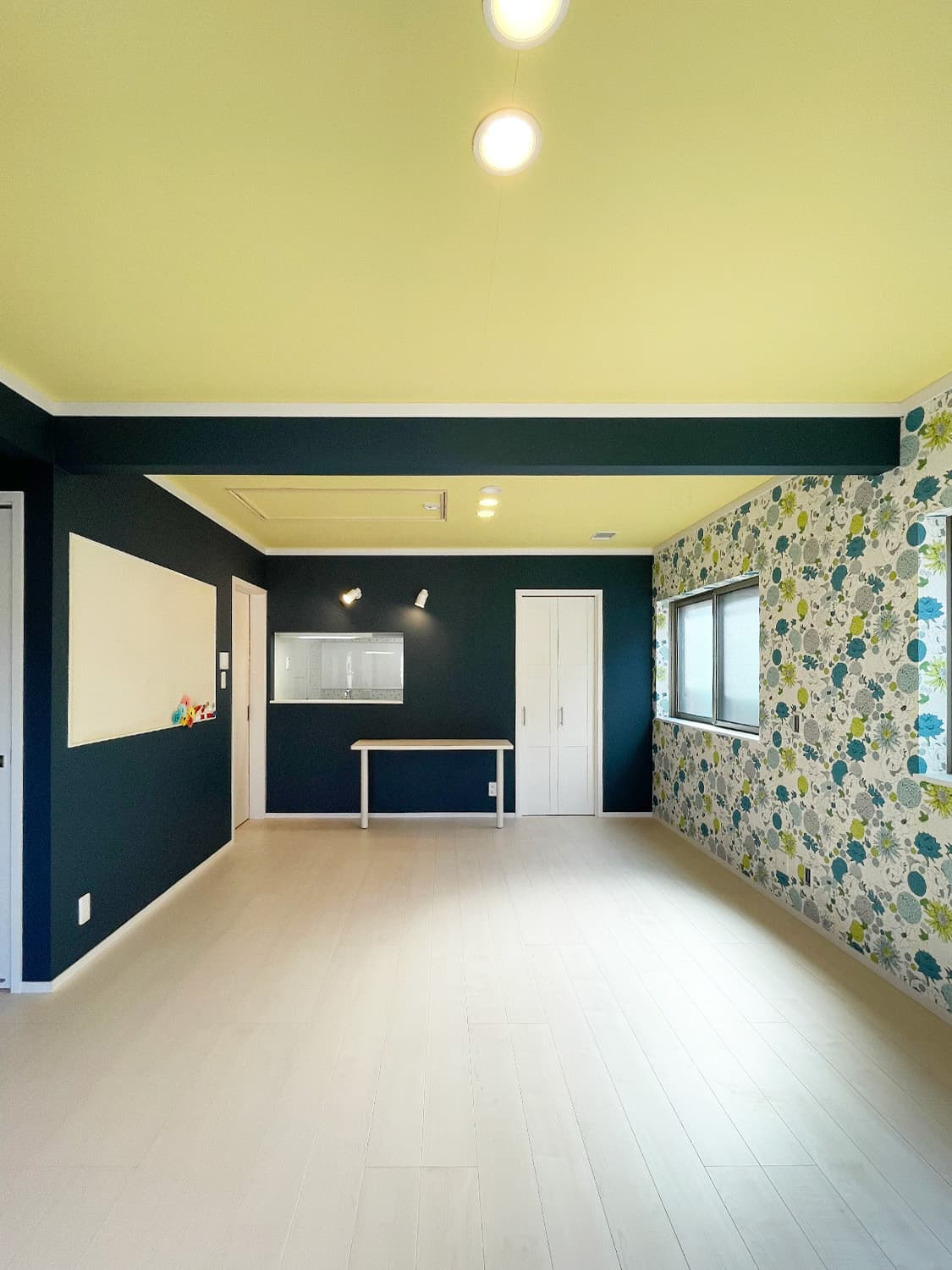 西宮市上甲子園二丁目戸建ての居間・リビング|2階洋室約12.4帖