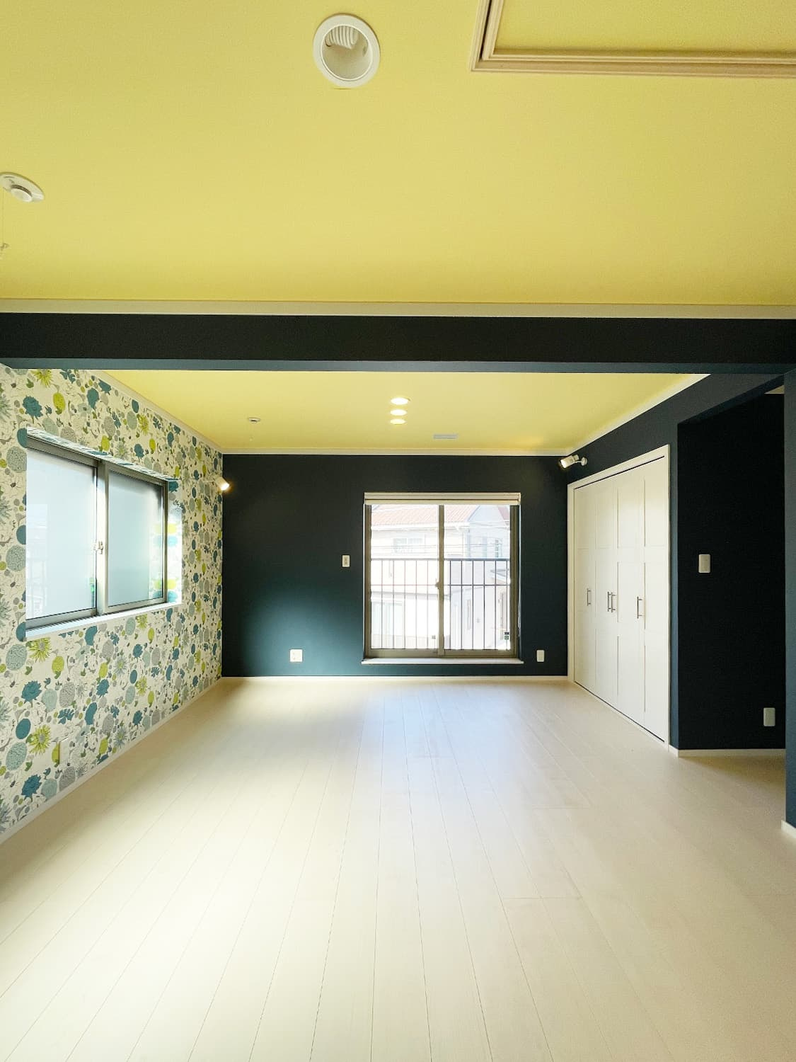 西宮市上甲子園二丁目戸建ての居間・リビング|2階洋室約12.4帖