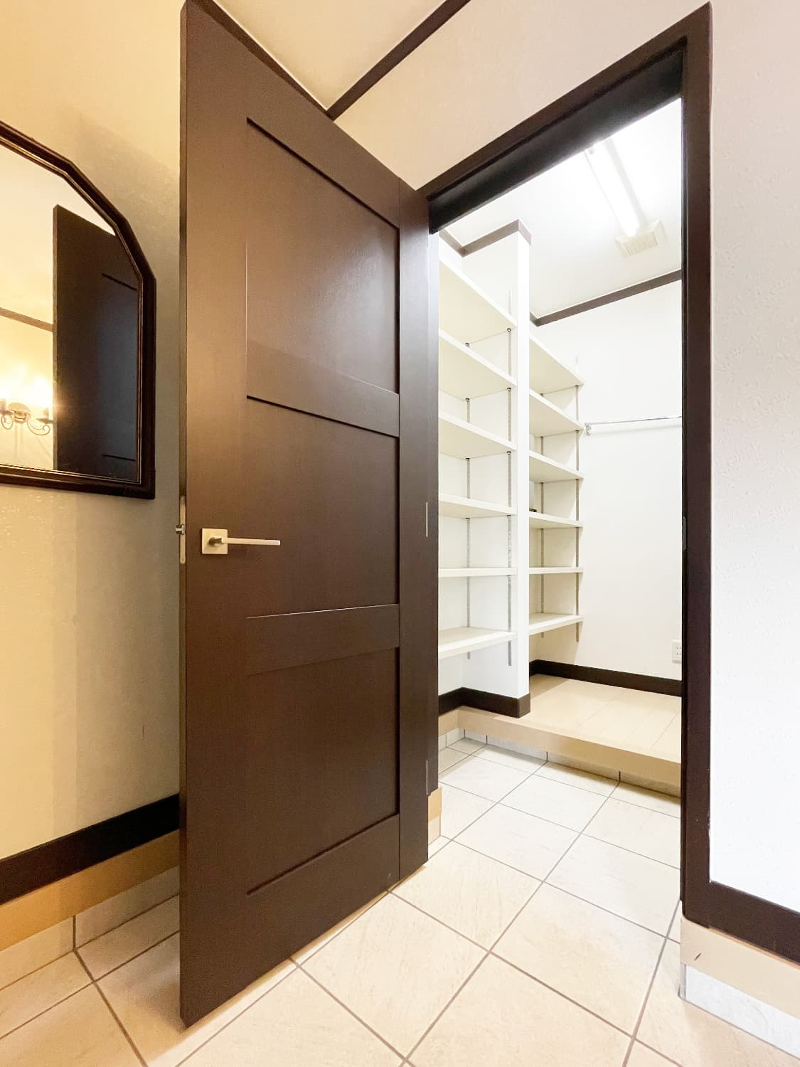 西宮市上甲子園二丁目戸建ての収納|1階　シューズクローク