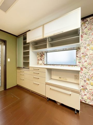 西宮市上甲子園二丁目戸建てのキッチン|1階キッチンカップボード
