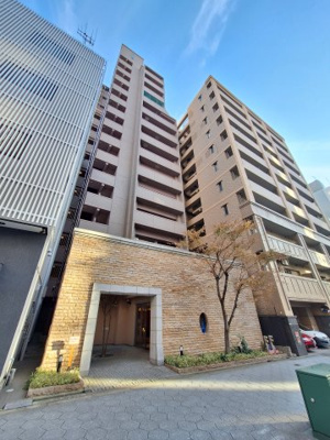 【外観】 | アーバンビュー谷町 | 「谷町六丁目」駅徒歩1分！南向きバルコニー、ペットの飼育も可能。周辺施設も充実しており、生活に大変便利な住環境です。現在賃貸中、表面利回り約4.02%！