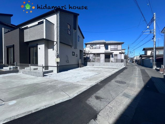 上尾市原市　11期　新築一戸建て　ブルーミングガーデン　01の前面道路含む現地写真