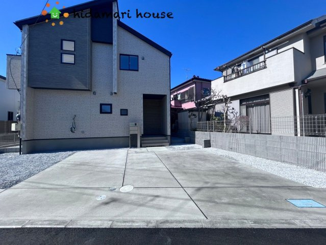 上尾市原市　11期　新築一戸建て　ブルーミングガーデン　01の駐車場