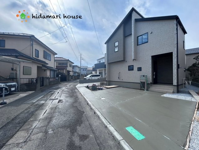 上尾市原市　11期　新築一戸建て　ブルーミングガーデン　02の前面道路含む現地写真