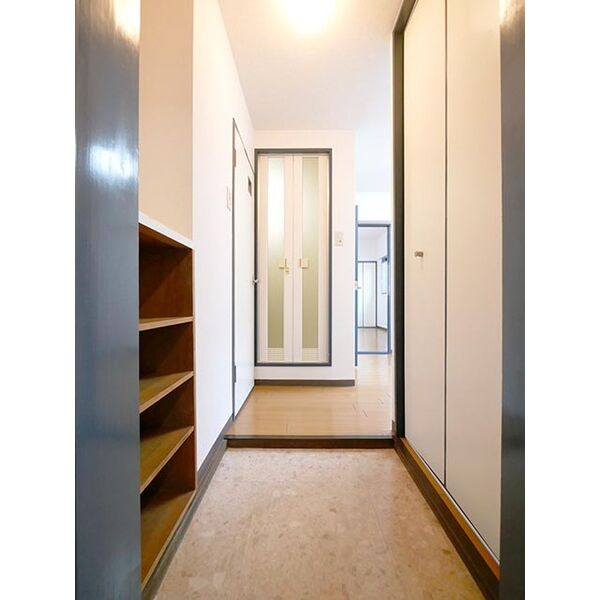 アビニヨン千種の玄関