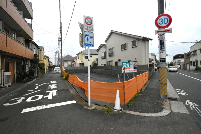 吉祥寺東町3丁目・売地の前面道路含む現地写真