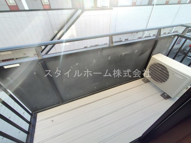 ウイングコートステラD棟のバルコニー