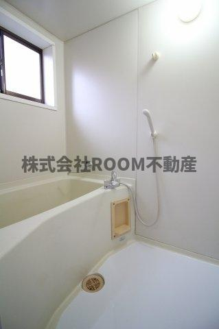 第一榎堀貸家の浴室|コンパクトで使いやすいお風呂です