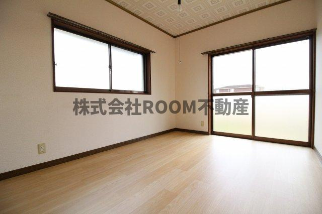 第一榎堀貸家の居間・リビング|使いやすい居間です