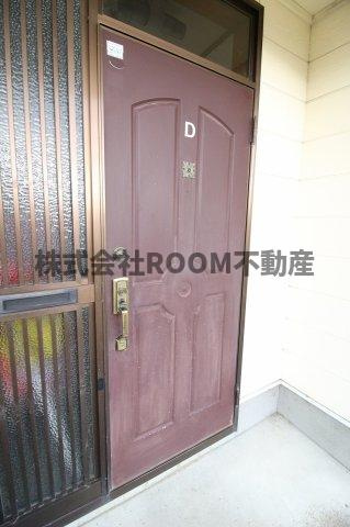 第一榎堀貸家の玄関|収納もある玄関です