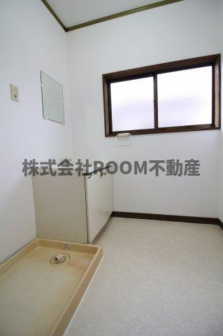 第一榎堀貸家の洗面所|広い洗面スペース