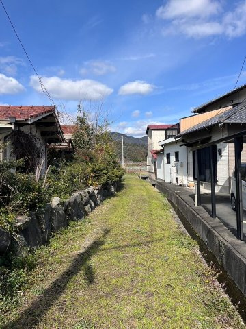 丹原町長野1089-4の周辺
