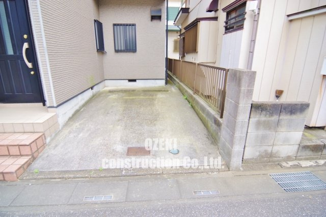 大林貸家の駐車場