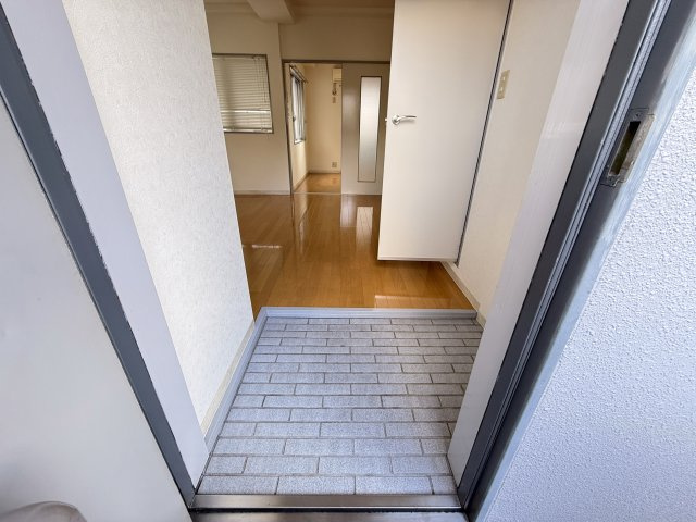 レジデンス司の玄関