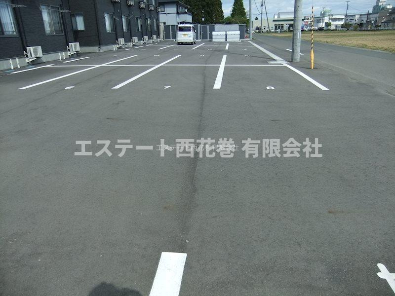 Arrotsk（アルトスク）Ａの駐車場