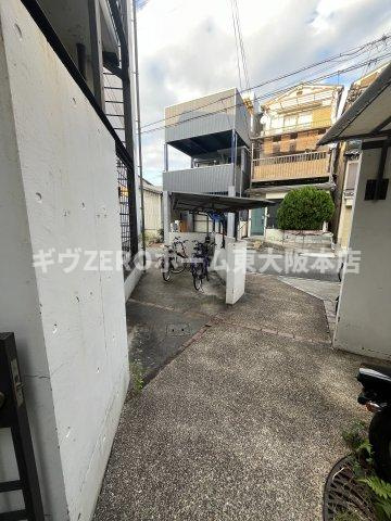 新星ビル上小阪の駐車場