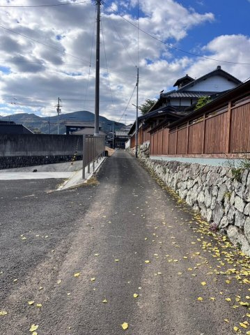 西条市氷見乙1770-2　売土地の前面道路含む現地写真