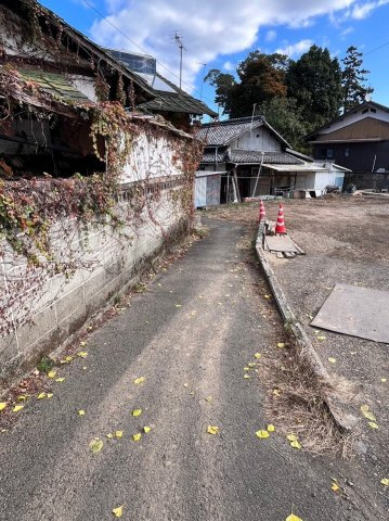 西条市氷見乙1770-2　売土地の前面道路含む現地写真