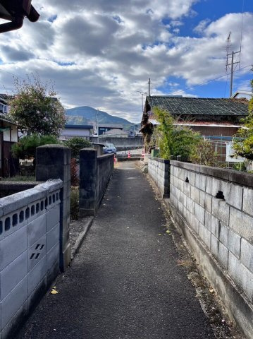西条市氷見乙1770-2　売土地の前面道路含む現地写真