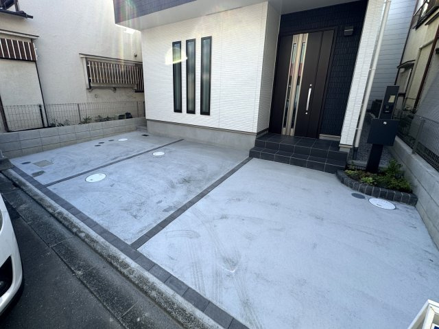 葛飾区南水元2丁目新築戸建【飯塚小学校：4分】の駐車場|駐車スペース完備！