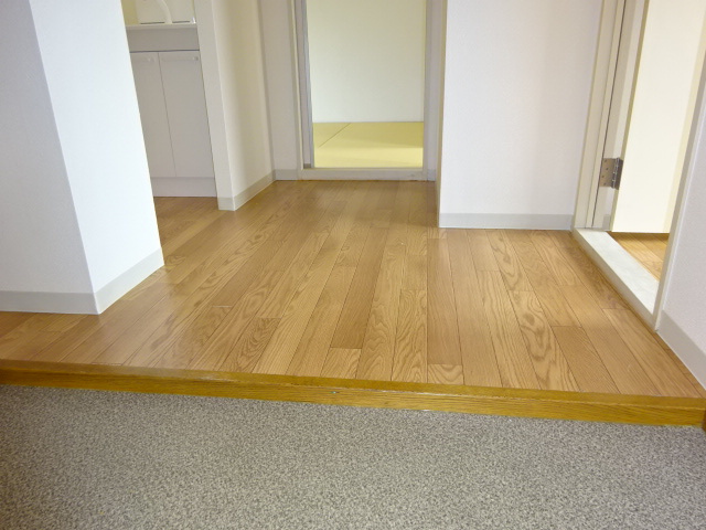 倉敷市神田３丁目のアパートの玄関