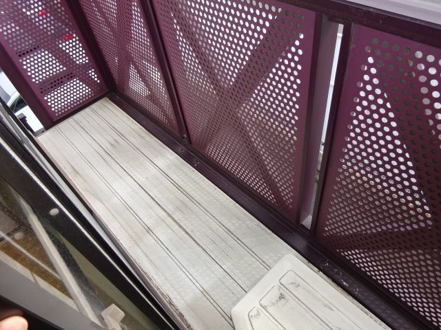 倉敷市神田３丁目のアパートのバルコニー