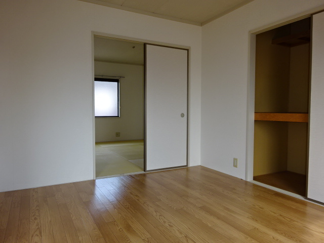 倉敷市神田３丁目のアパートの洋室