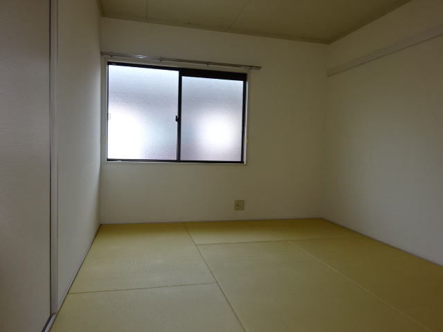 倉敷市神田３丁目のアパートの寝室|和室