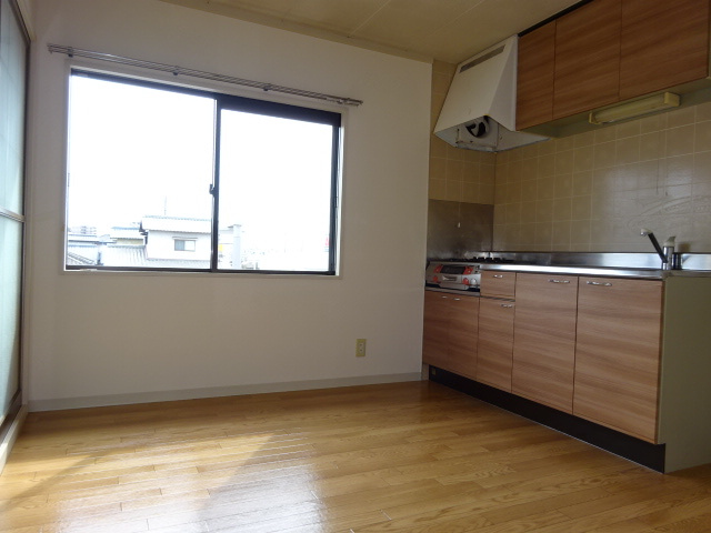 倉敷市神田３丁目のアパートのキッチン