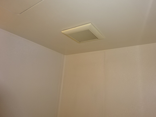 倉敷市神田３丁目のアパートの浴室|浴室換気扇