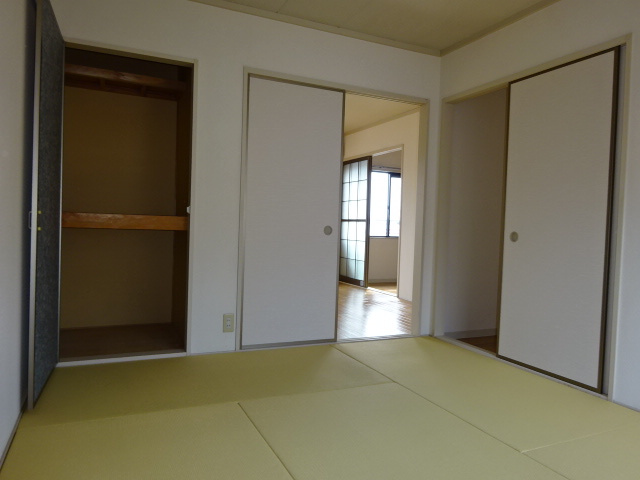 倉敷市神田３丁目のアパートの寝室|和室