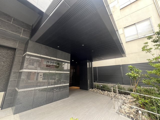 ウェルホームズ法円坂のエントランス