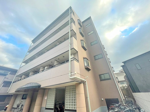 FIVEONEの外観