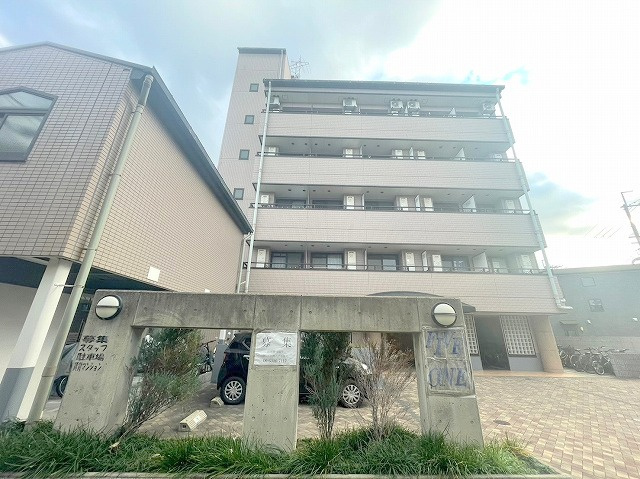 FIVEONEの外観