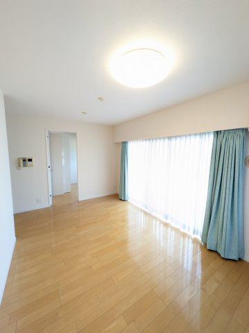 ブランピエール弐番館の居間・リビング