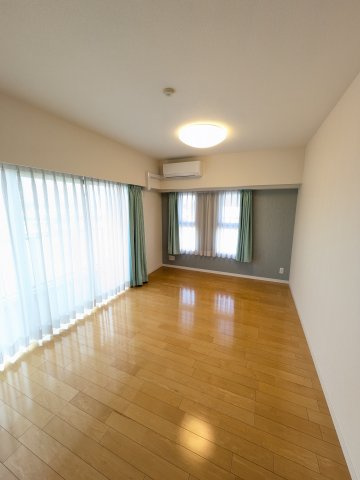 ブランピエール弐番館の居間・リビング