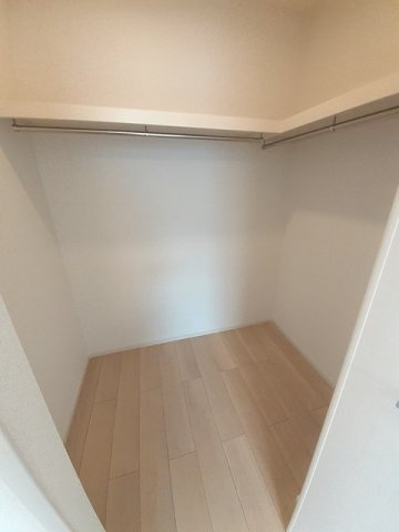 カーサ・アラーキデ　Ⅲの収納|ウォークインクローゼットなので収納豊富です☆