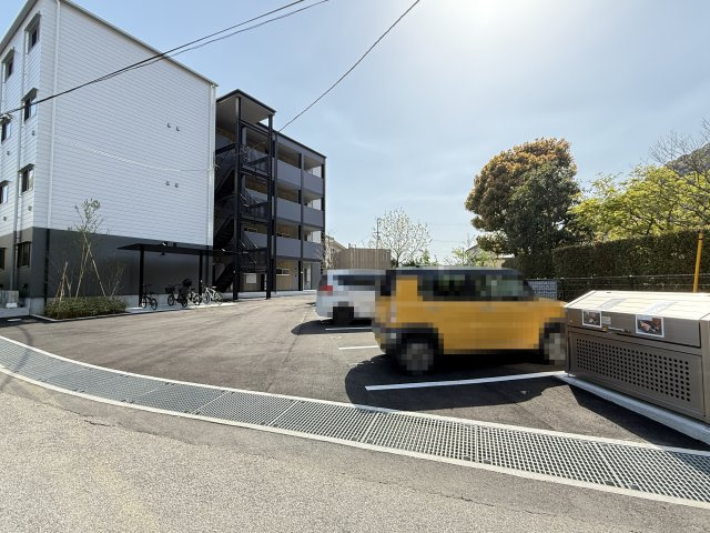 X-ino（シーノ）の駐車場