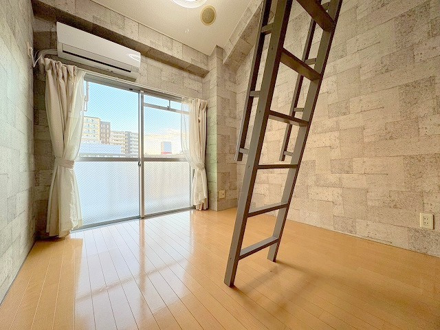 グランドコート新大阪の居間・リビング