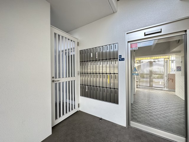 高知インターマンションのエントランス
