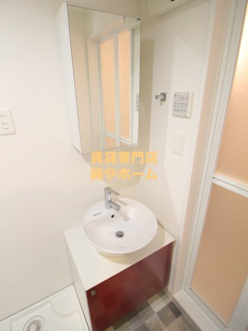 ノエラニー岸里の洗面所|ゆったりとスペースのある洗面所