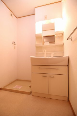 グレイスハイツ　Ａ棟の独立洗面台|独立洗面台あり、毎朝おしゃれに忙しい女性の方におすすめです