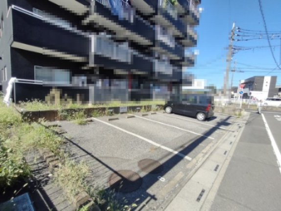 ロイヤルハイツ吉岡Ａの駐車場|駐車場があります
