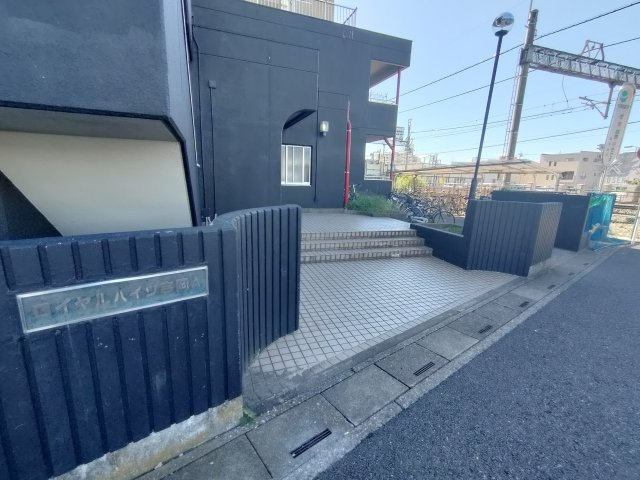 ロイヤルハイツ吉岡Ａのエントランス|エントランスです