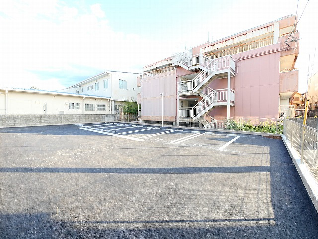 ジューンベリーガーデンの駐車場